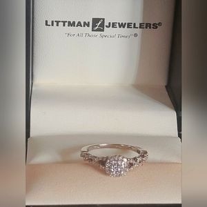 Beautiful natural diamond ring 14k white gold size 6 1/2